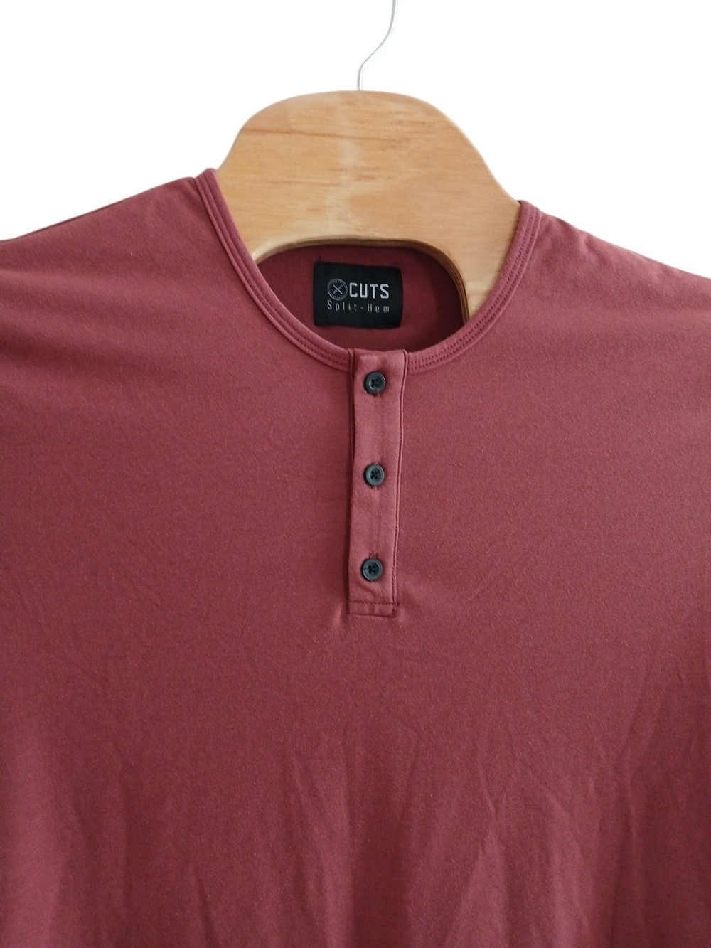 Cuts Split-Hem Shirt‎ Harvest Burgundy Stretch Performance Long Sleeve Henley/M